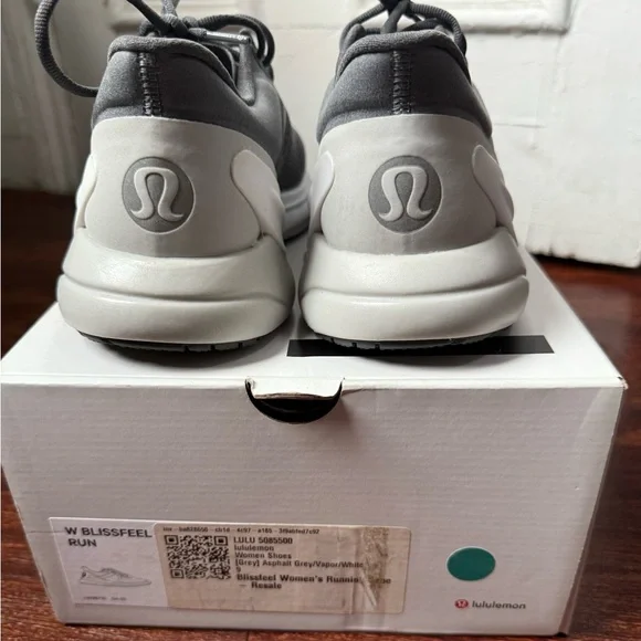 Lululemon Like New Low Blissfeel Running shoe size 9 Women’s - Picture 6 of 7